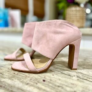 42 Gold Linx Sandal, Light Pink Suede Size 7.5 EUC